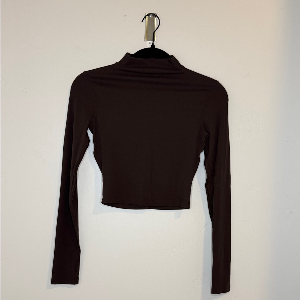 LULULEMON MOCK NECK TOP